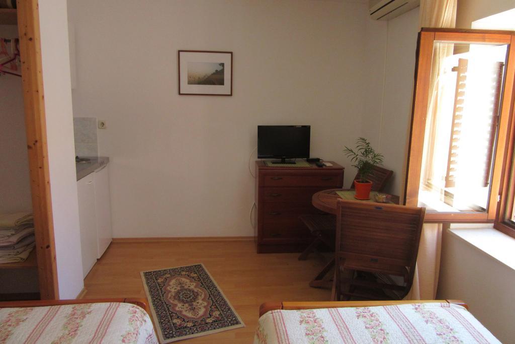 Dobra Apartments Trogir Bagian luar foto