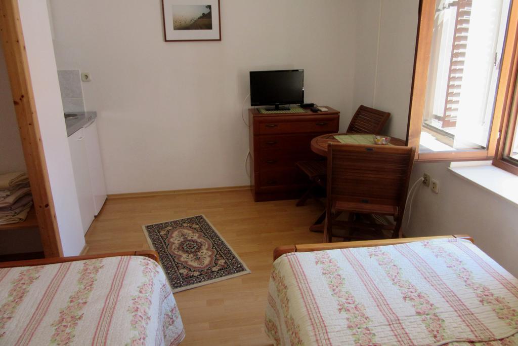 Dobra Apartments Trogir Bagian luar foto
